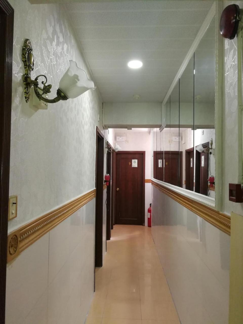 Lucky Comfort Inn Kowloon  Exterior photo
